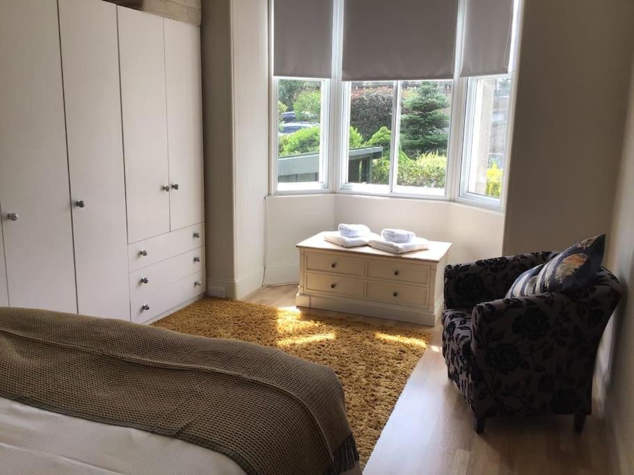Spacious 2 Bedroom Flat In Heart Of 발라터 외부 사진