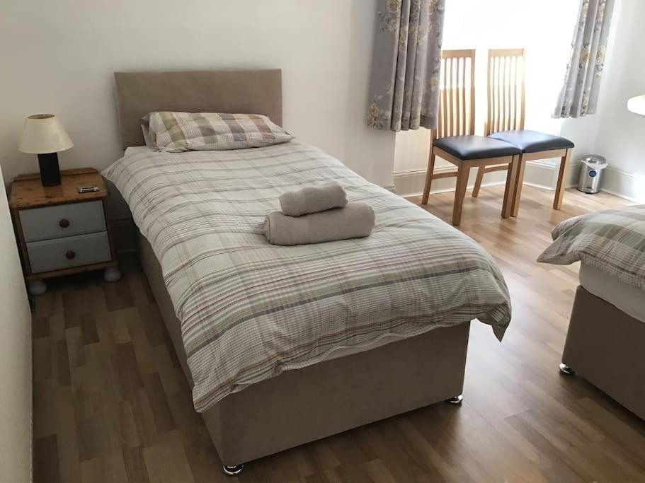 Spacious 2 Bedroom Flat In Heart Of 발라터 외부 사진